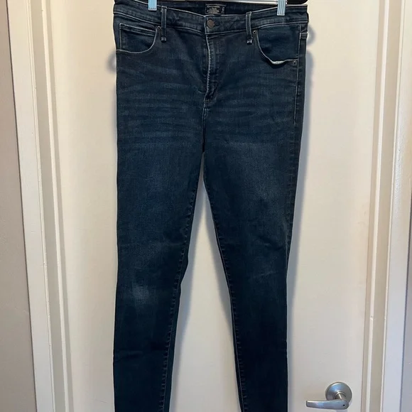 Abercrombie & Fitch Dark Wash Simone High Rise Super Skinny Jeans 31/12 regular - Picture 1 of 3